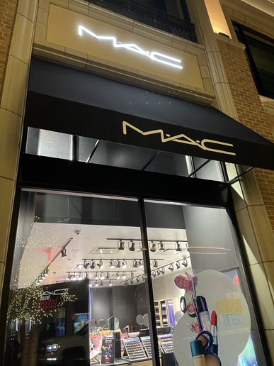 "Clean" makeup looks are dominating the beauty world. Stores like MAC provide all the supplies to achieve them.