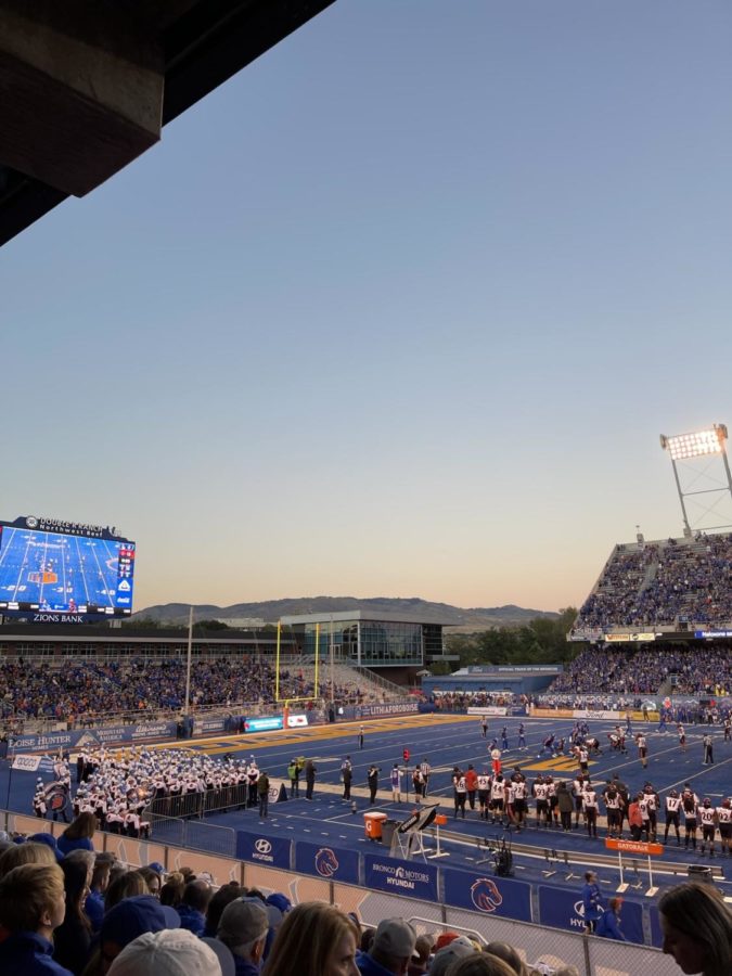 Boise+State+students+cheer+on+their+football+team+during+homecoming+weekend.