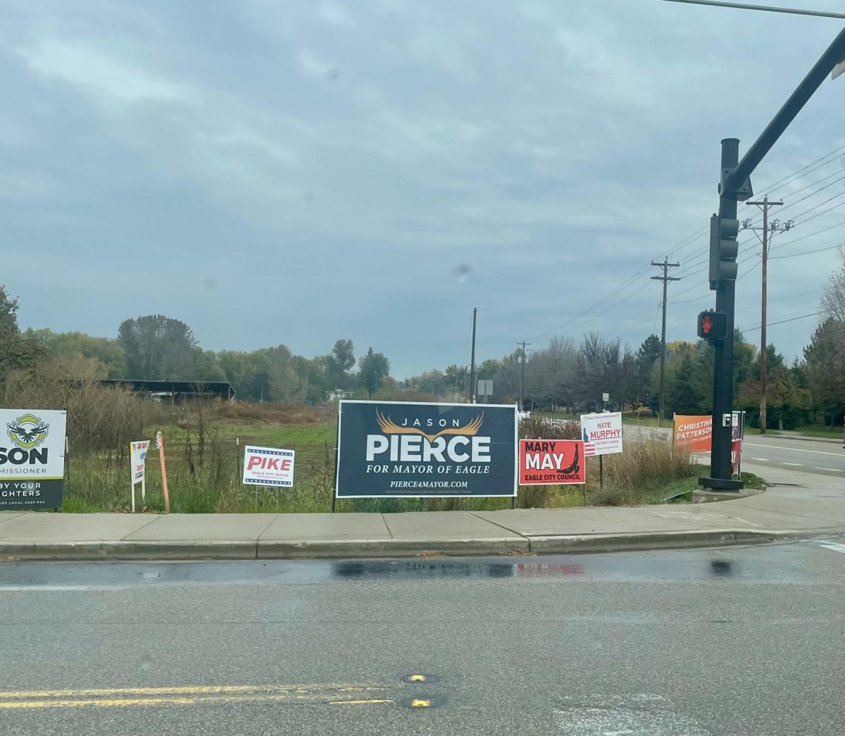 Political+signs+are+placed+throughout+the+city+of+Eagle.+These+signs+promote+runners+for+the+upcoming+election.+Residents+of+Eagle+will+vote+for+a+mayor+on+Nov.+7.+