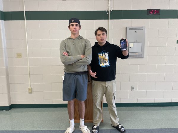 Juniors Tanner Chitwood and Jacques Scott-Quekett stand in the Eagle High hallway with their phone screens lit up with the ESPN Fantasy Football app. They are excited for this week’s matchup against their own friends.  
