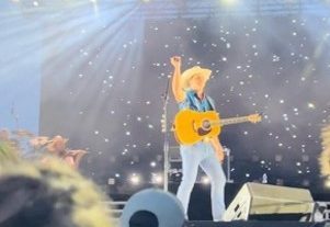 Junior Jayla Brooks captures a photograph of Jon Pardi, as he dazzles the crowd at his concert this fall. Concert-goers sway to the music. Country fans are in awe of his musical abilities. 