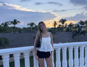 Senior Lizzy Artyukhov wants to graduate early so she can get ahead and go to college. Artyukhov plans to get her bachelor’s degree and go into flight attendant school for Delta.