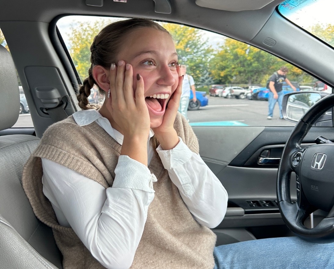 Senior Isabelle Bodily freezes with a nervous expression. Thrill-seekers find experiencing fear exciting and love to look for opportunities to get scared during the spooky season. 