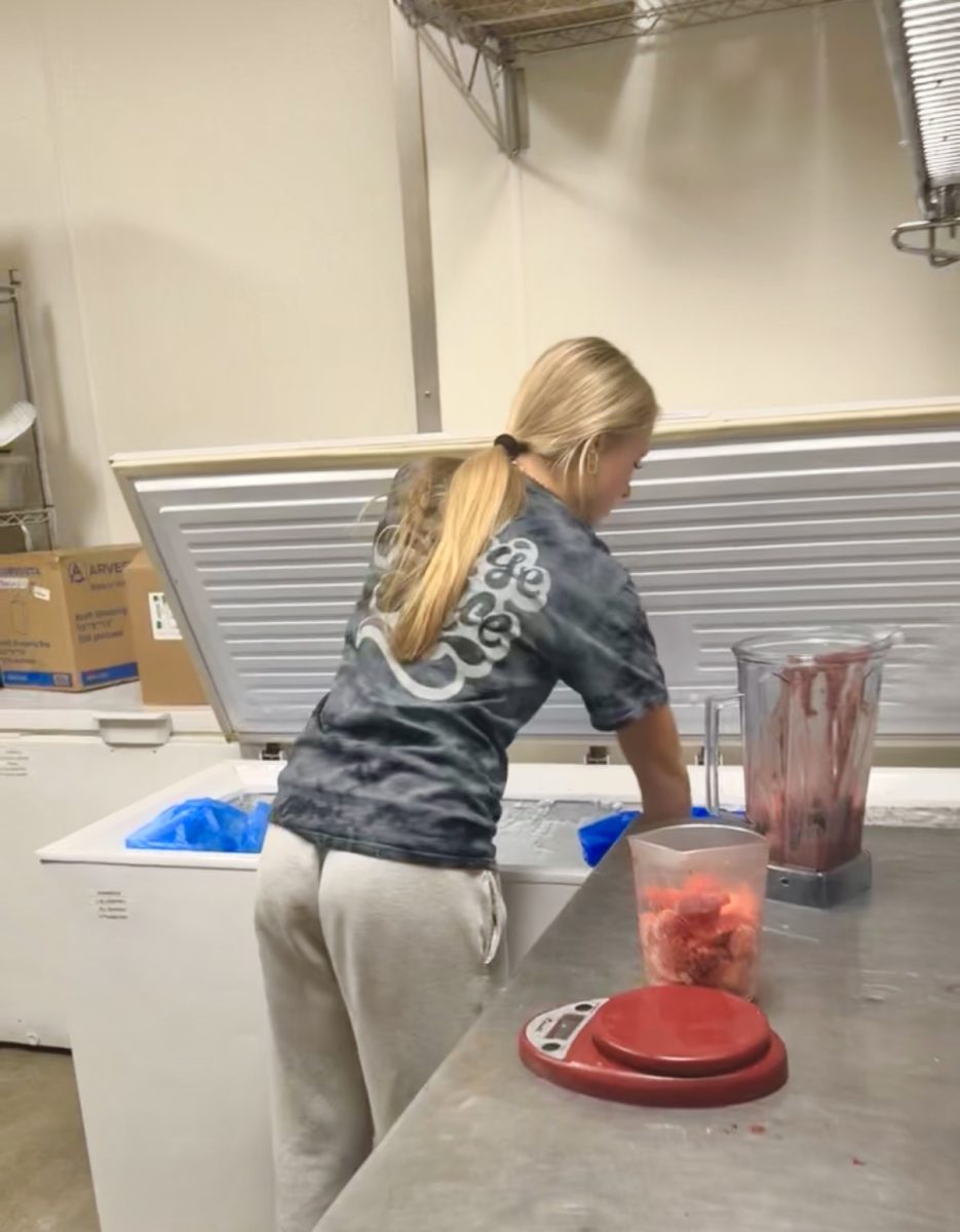 Senior Tayler Archer works at Boise Juice Company. Some tips students use to get a job is to be concise in their resumes and send out multiple applications.