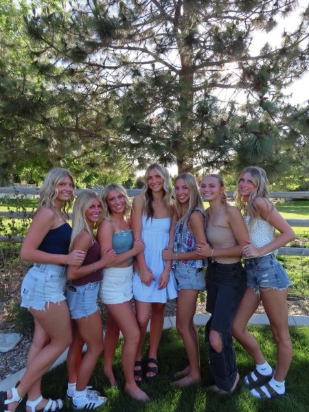 Senior Addie Wall, junior Isla Anderson, senior Brooklyn Broadbent, graduate Malia Anderson and senior Brielle Dahlgren attend graduate Alauna Watt’s graduation party in 2025. There was swimming, volleyball, cornhole and eating, which lots a people will be incorporating in their 2026 graduation parties.
