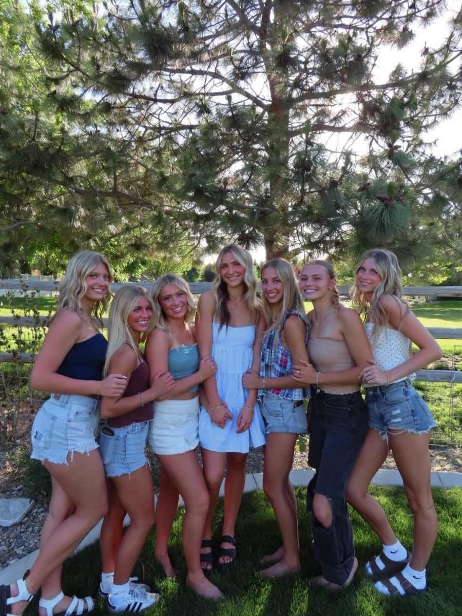Senior Addie Wall, junior Isla Anderson, senior Brooklyn Broadbent, graduate Malia Anderson and senior Brielle Dahlgren attend graduate Alauna Watt’s graduation party in 2025. There was swimming, volleyball, cornhole and eating, which lots a people will be incorporating in their 2026 graduation parties.